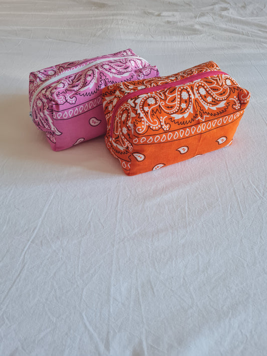 BEAUTY BAG BANDANA