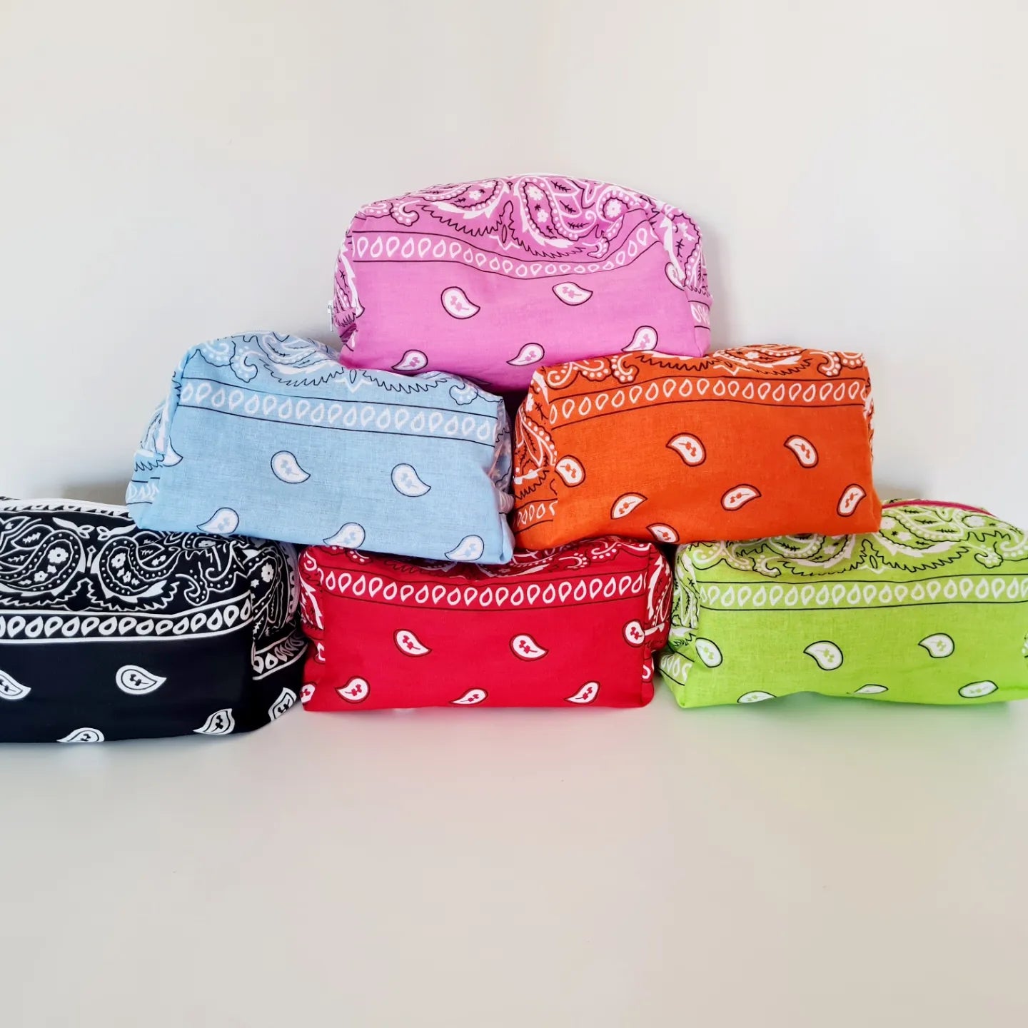 BEAUTY BAG BANDANA