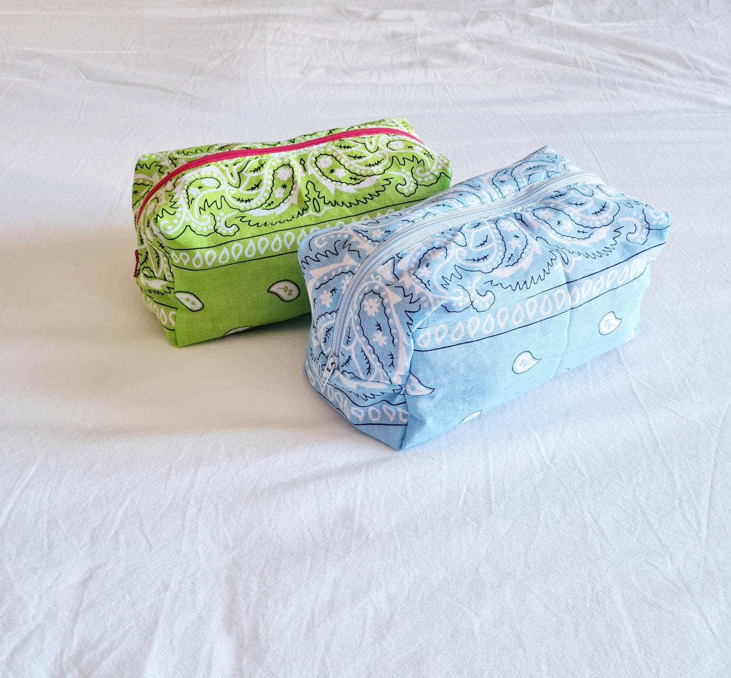 BEAUTY BAG BANDANA